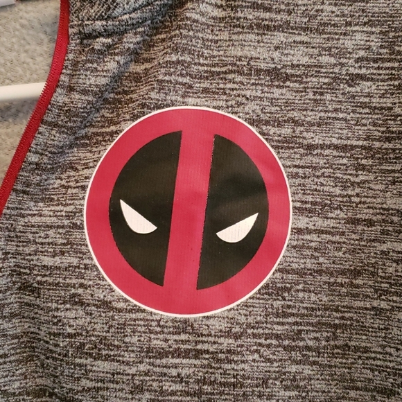 Deadpool sweater - Picture 2 of 4